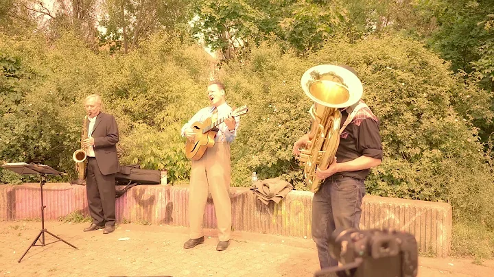 HARALD HERTELS JAM SWINGERS "Avalon" Street music ...