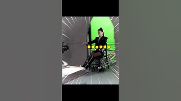 Jisoo & Rosé Acting Cool with a Robot Arm #blackpink #jisoo #rosé