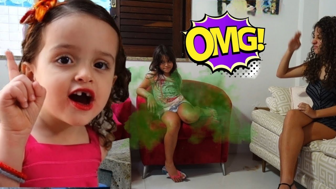 Brincadeiras em dose dupla de Crianças - Marina e Elisa se divertem na casa de Larinha