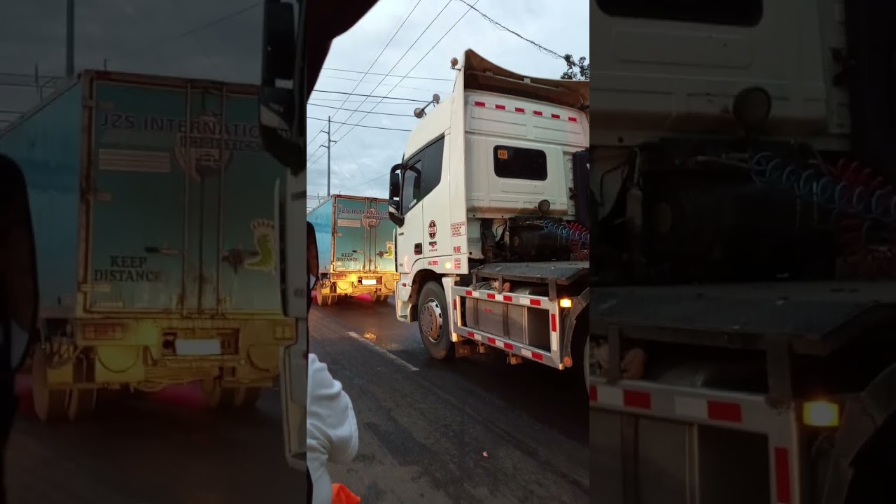 Heavy trapic Only in Philippines