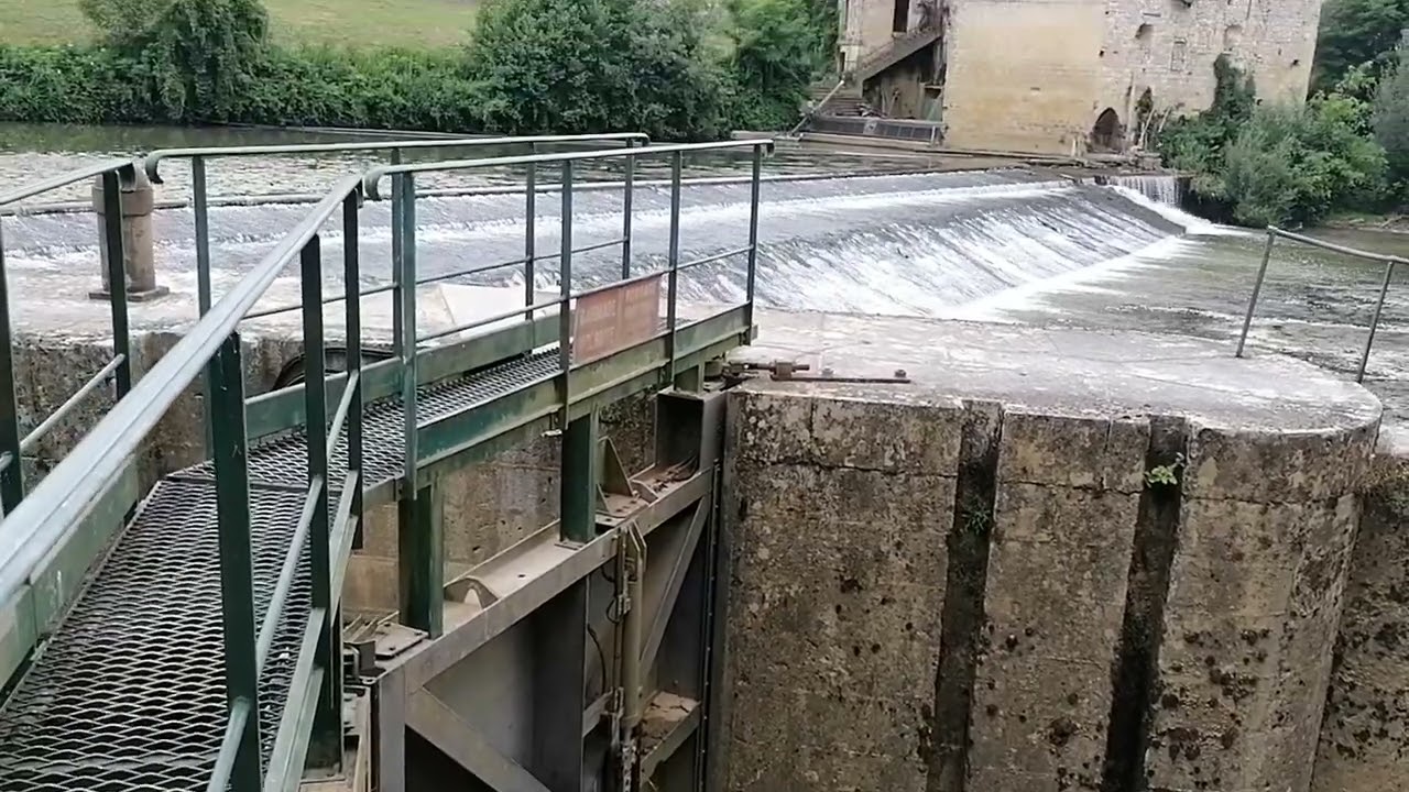 Croisière sur la Baïse entre Buzet et Vianne. Ici l'écluse de Vianne