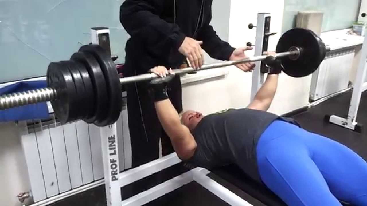 Girl bench press 100kg