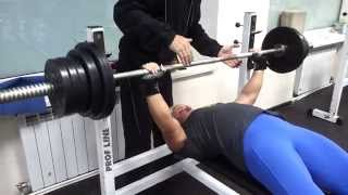 Girl Bench Press 100Kg