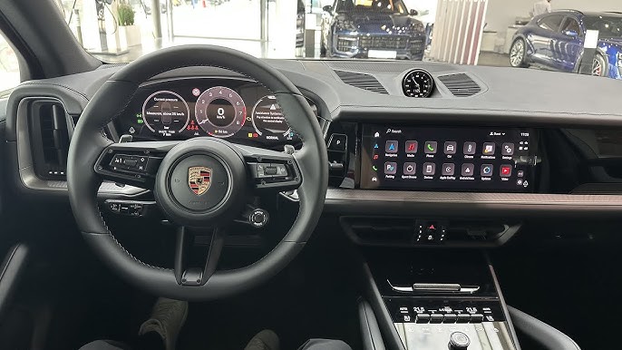 New Porsche Driver Experience makes its debut in the Cayenne