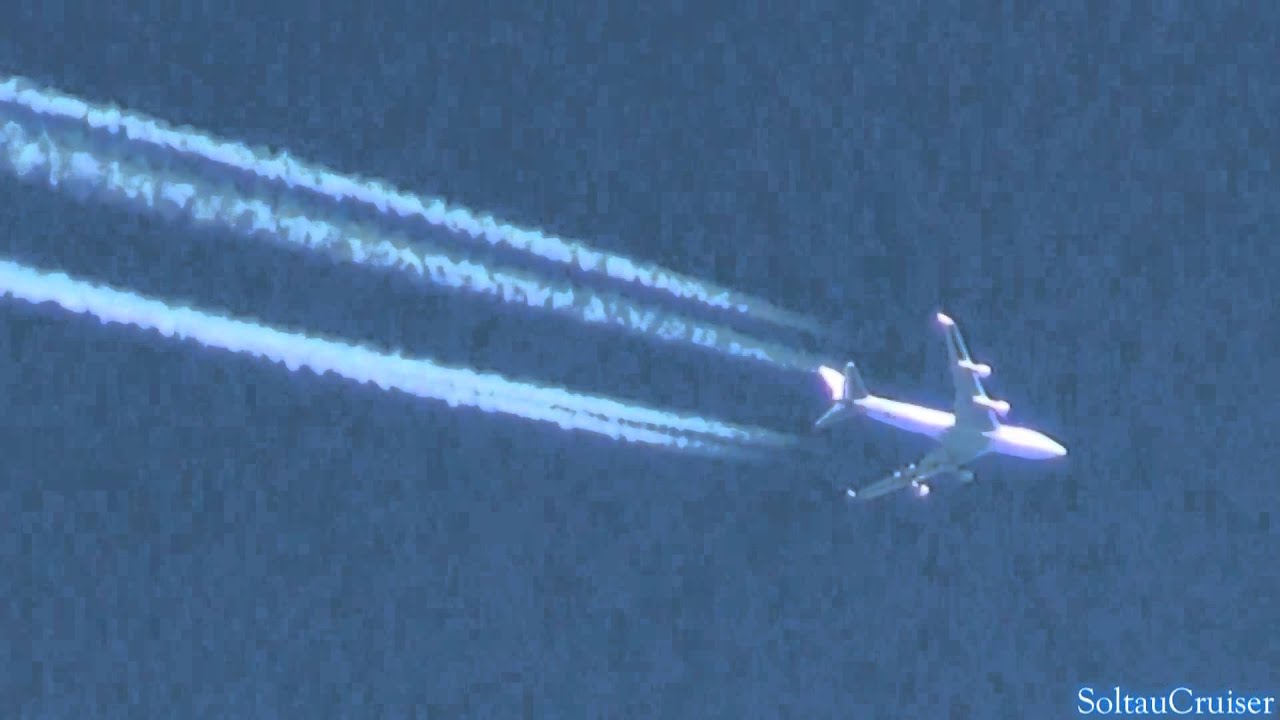 airbus a220 Air China Cargo Boeing 747-4J6F Contrails over Berlin (06|16|2010)