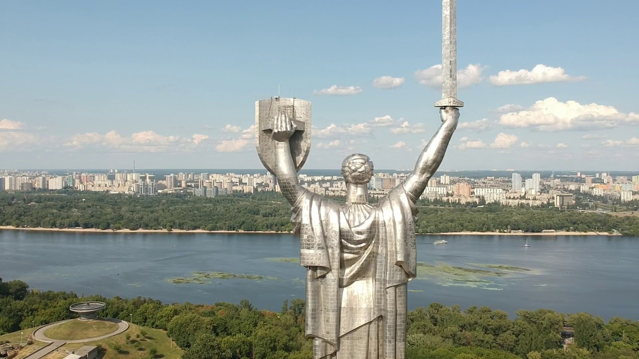 Статуя мать волга