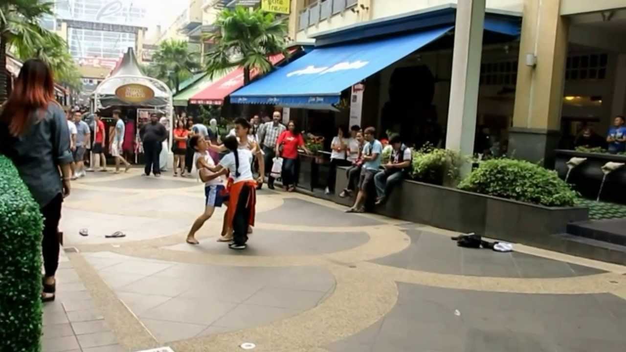Thaiexpress Flashmob At Kuala Lumpur The Curve Shopping Mall Youtube