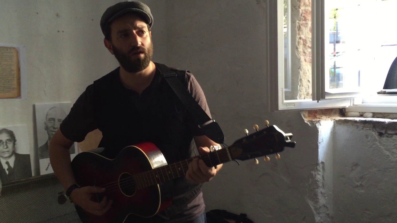 Der zinger fun noyt (Mordechai Gebirtig) by Daniel Kahn