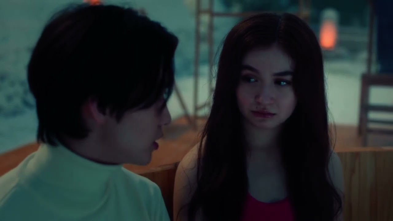 ⁣Xo kitty season 2 : Kitty and Minho hot tub scene