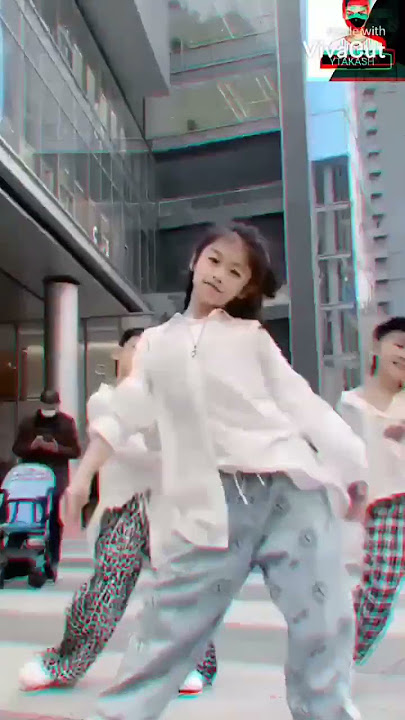 one girl and two boys dance on De Yang Gatal Gatal Sa (THAILAND Remix) #YtAkash(阿卡什)