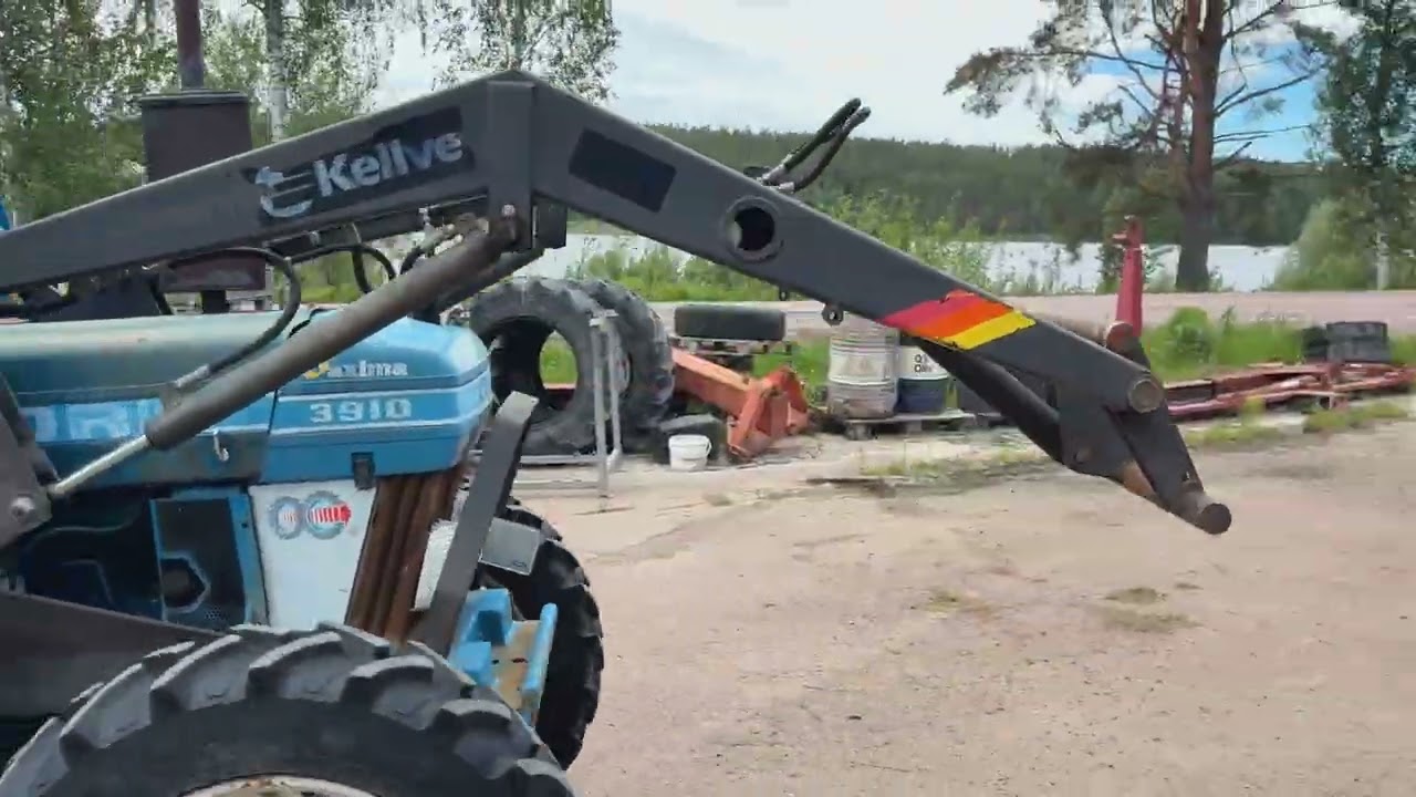 Traktor med lastare 4X4 FORD 3910 4WD LP2