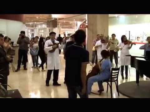 Flash Mob Lobby Hospital Clínicas Caracas creativity thesaurus