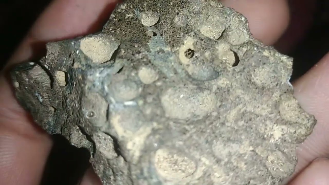 метеоритный камень