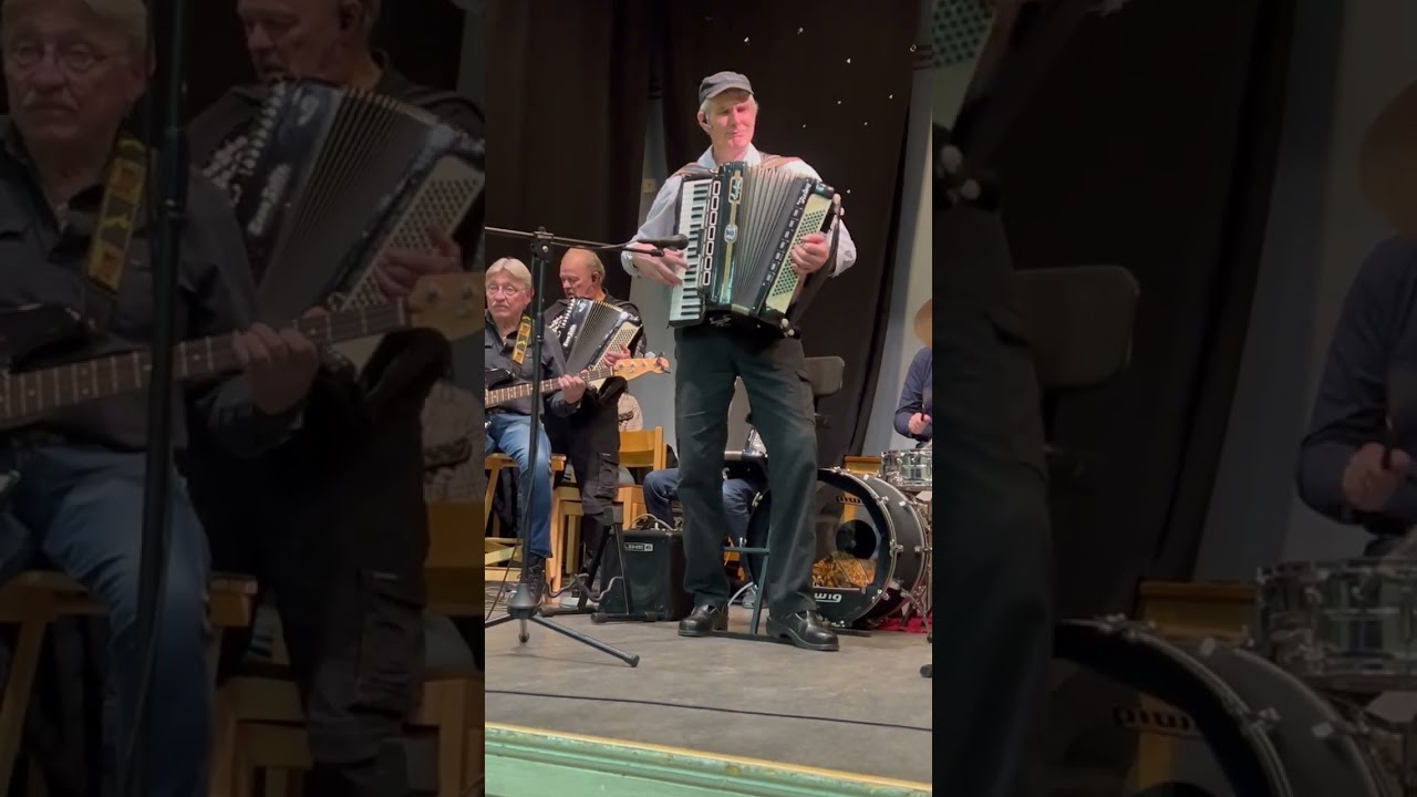 IMG 0052 Ett gammalt dragspel - Micke Sundh