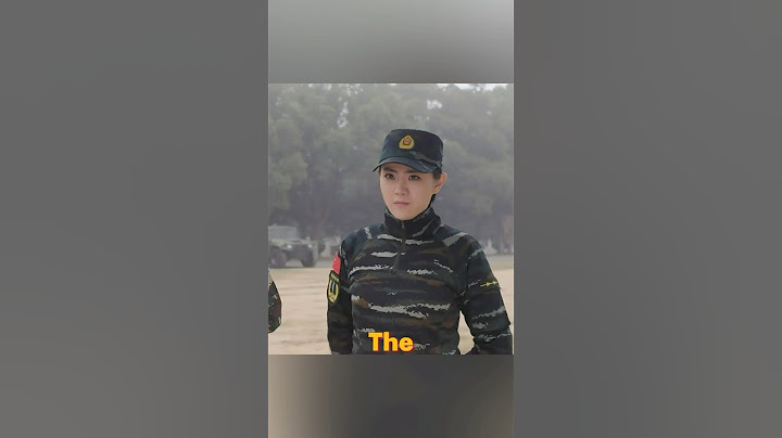 The instructor threw a grenade to test the recruits, and the boy directly blocked it with his body