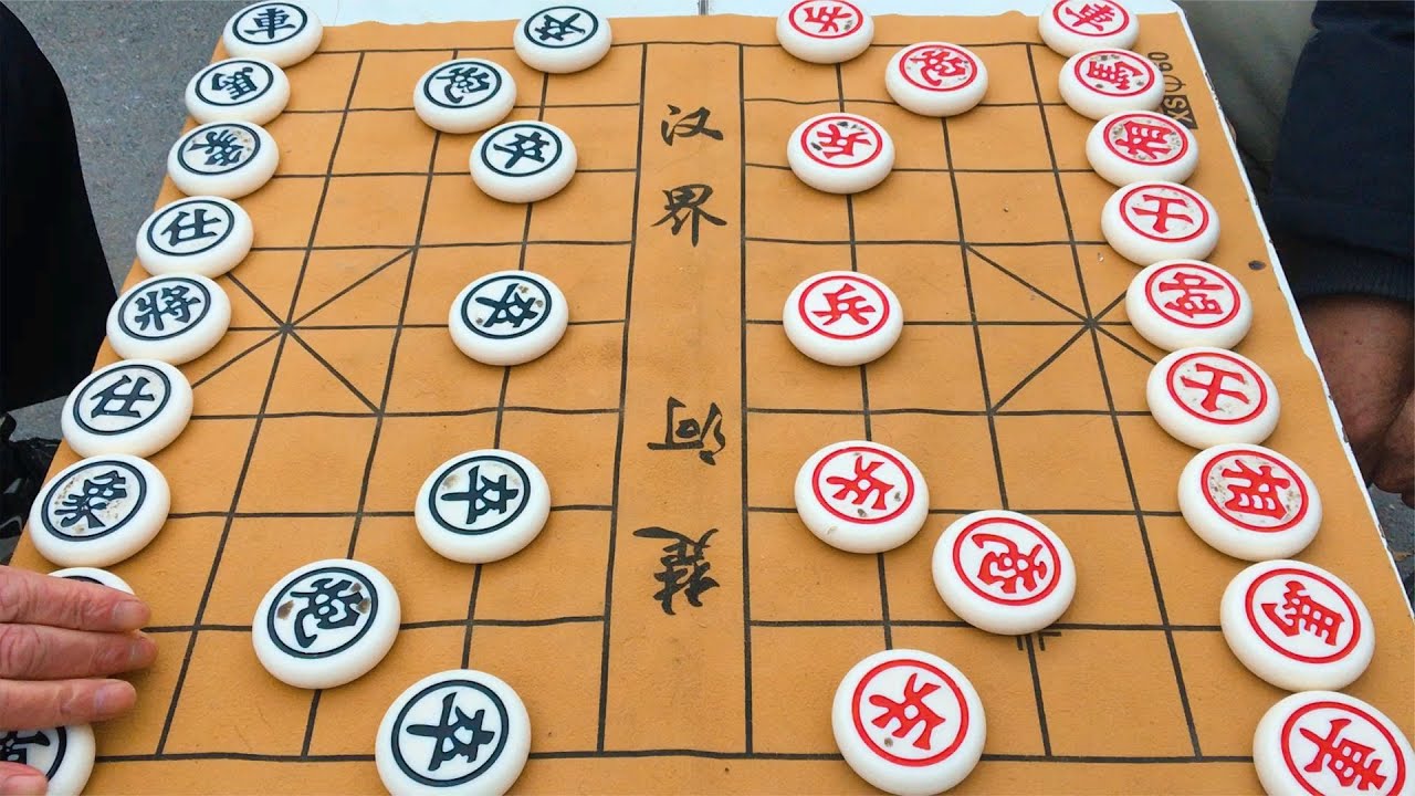 看公园大爷铁门栓多厉害，强杀士猝不及防，对手都懵圈了 - YouTube