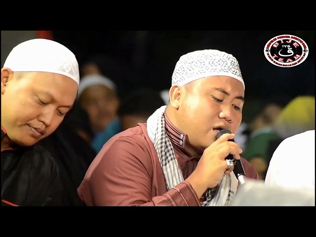 (Ustadz Jamal) Qosidah Yartah Qolby di Tugu Proklamasi class=