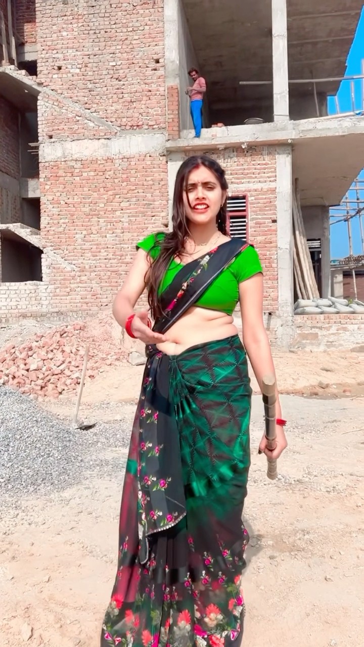 बाने से बिल्कुल देसी पर ?#shortvideo #meenu #trending #ytshorts #ytviral