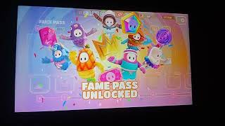 Fall guys is a new update today a new fame pass I buy the fame pass 😎 