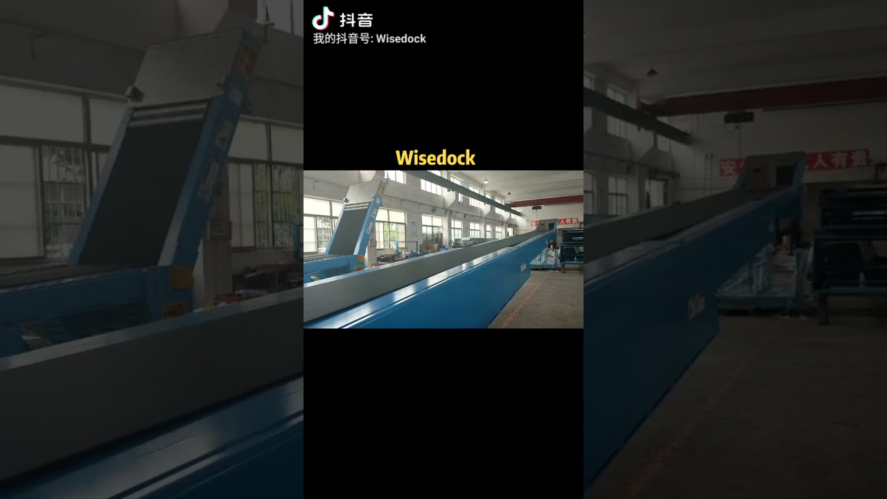 Telescopic belt conveyor with special tongue can reach different heights