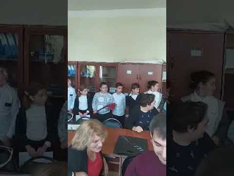 მუხაესტატეს საჯარო სკოლის პედაგოგებს მოსწავლეებმა პროფესიული დღე ორიგინალურად მიულოცეს