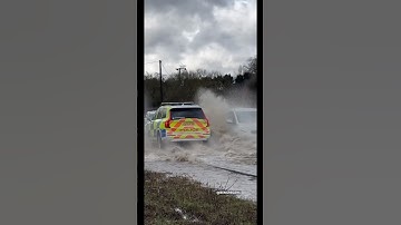 The Police Don’t Slow Down…😳🤦🏻‍♂️ #AngryDrivers #Oops #BowWave #Flooding #PoliceUK #UKPolice #FYP