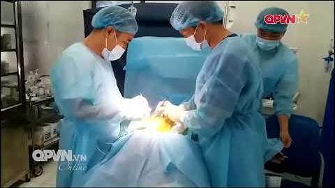 Quân y Song Tử Tây mổ cấp cứu ngư dân