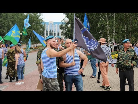 Расплескалась синева. Югорские десантники присоединились к празднику ВДВ