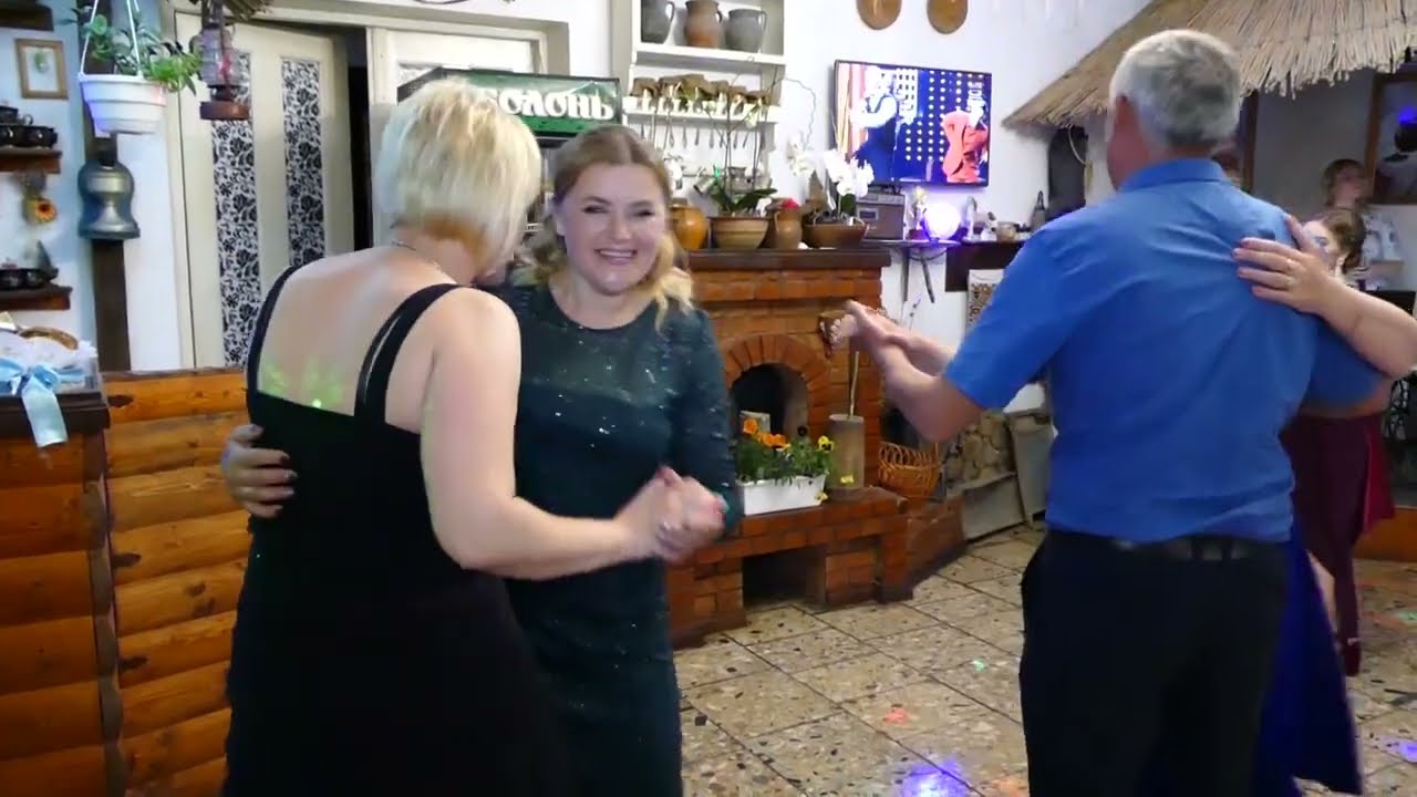 ТРИ УКРАЇНСЬКІ ВЕСІЛЬНІ ПІСНІ