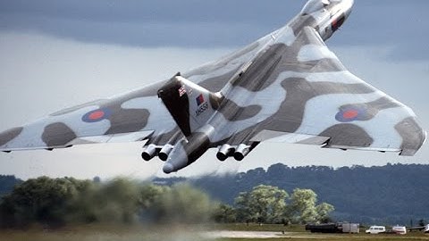 Avro Vulcan XH558 - Farewell to Flight Special Video - Final Landing 2015