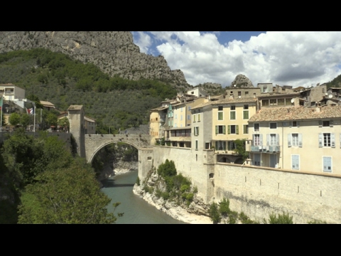 Vidéo: Les cités médiévales fortifiées de France