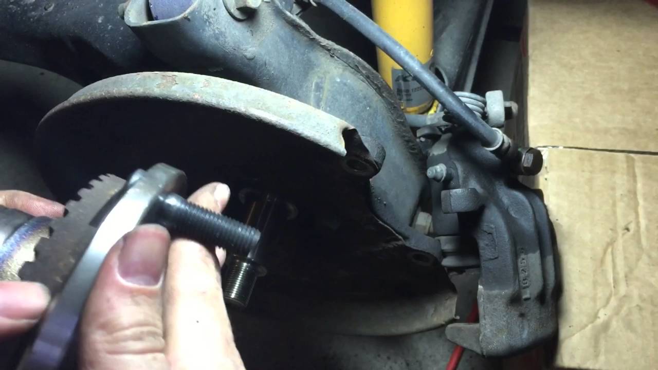 2003 Volvo S40 Rear brakes, lines, rotors, and hubs YouTube