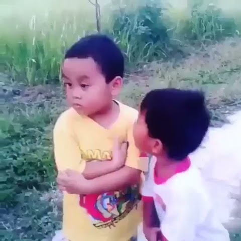 Aanak kecil berantem lucu