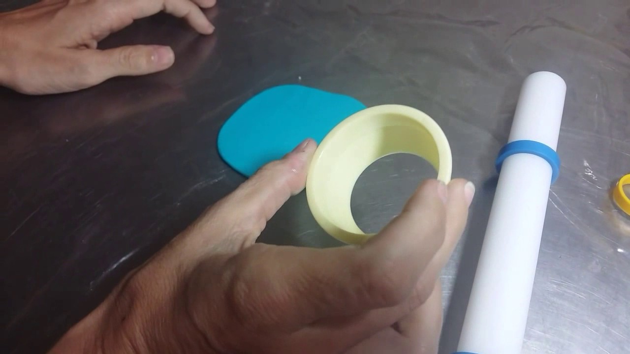 Como fazer babado em pasta americana para lateral do bolo YouTube