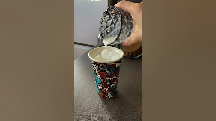 Ice latte💛 #asmr #youtubeshorts #youtube #asmrsounds #ice #coffee