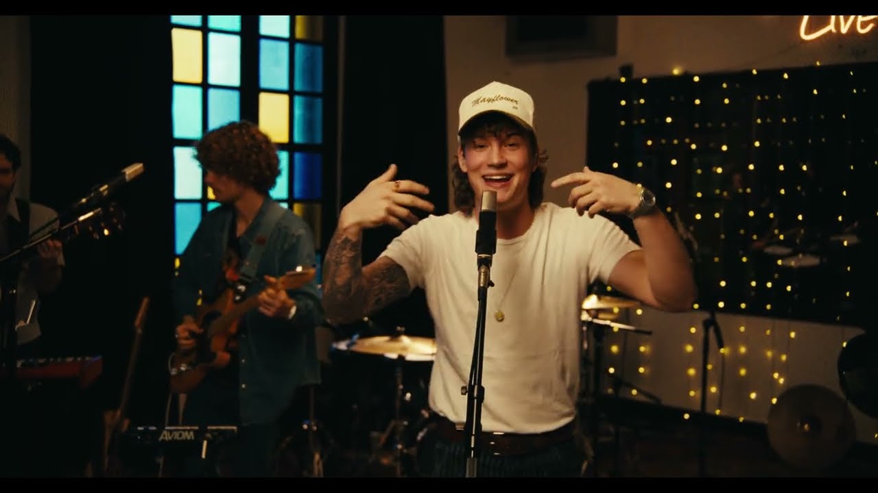 在 YouTube 上观看 Cameron Whitcomb - Options (Live Performance)