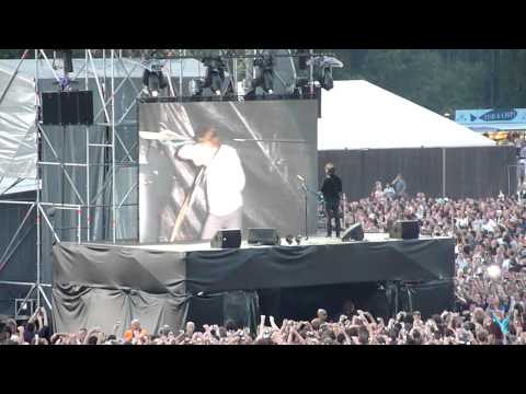 Foo Fighters - Stacked Actors Dave Vs Chris, Milto...