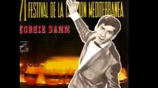 Video thumbnail of "MIENTRAS  -   GEORGIE DANN"