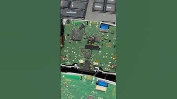 Anyone know what’s inside this #ps5 controller? It’s an older model but haven’t come across this.