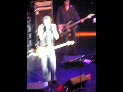 11/16/08 Rick Springfield chats and then "What Kin...