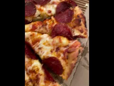 الذ بيتزا ببروني وبيتزا دجاج