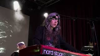 Julia Holter - Sun Girl - Live - Minneapolis