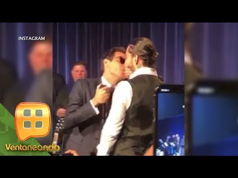 Marc Anthony le roba tremendo beso a Maluma 