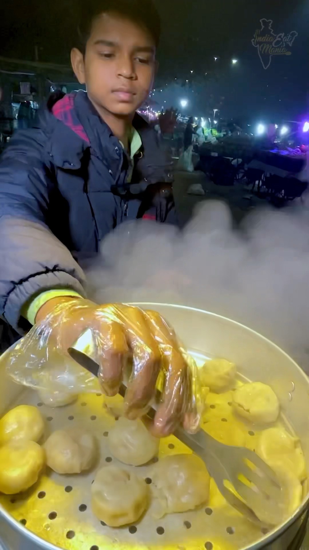 12 Years Little Boy Selling Pure Veg Steam Momos In Noida Rs. 40/- Only #noida #shorts
