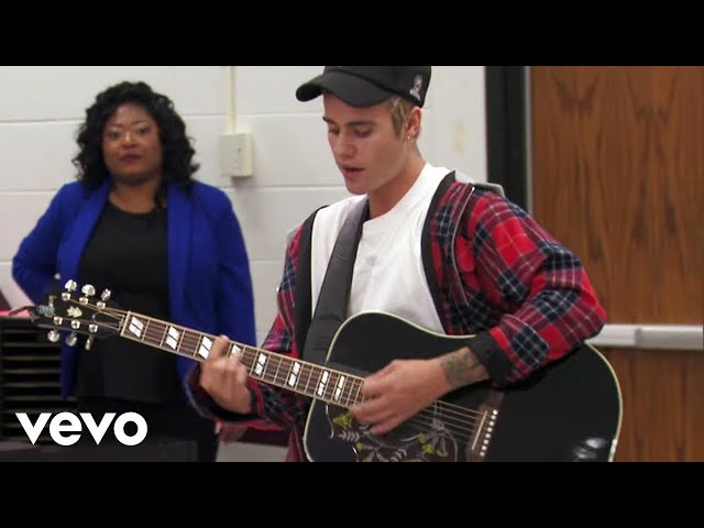 Justin Bieber - Love Yourself (Live From The 2016 Radio Disney Music Awards) class=