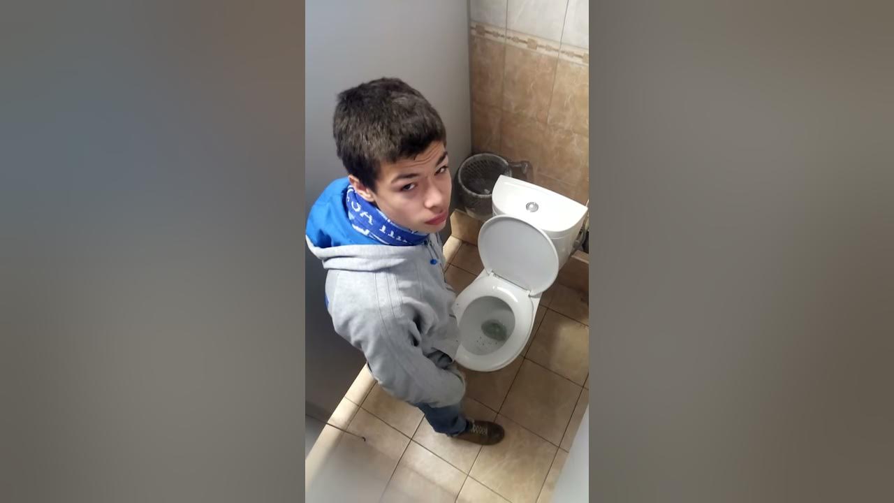 Туалетный мальчик какого