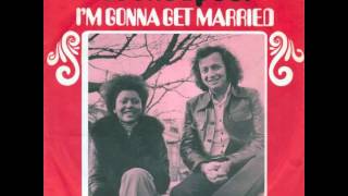 Video thumbnail of "Sacha & Paul - I'm Gonna Get Married"