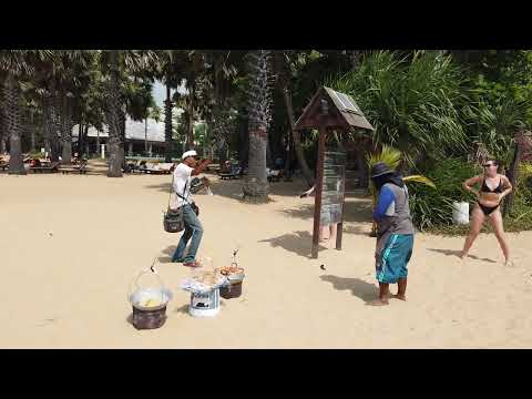 На пляже отеля Botany Beach Resort, Паттайя