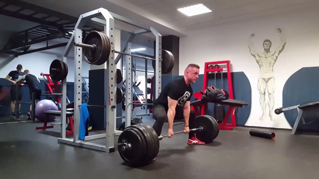 Sumo deadlift 5x250kg(no belt,no straps); front squat no hands 4x140kg