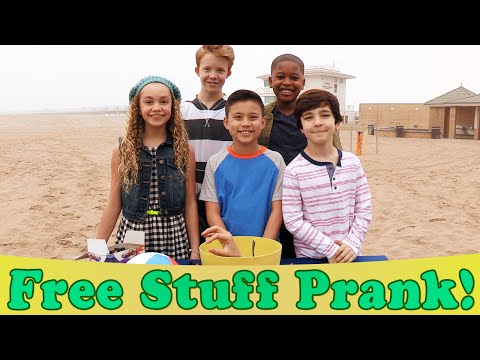 free-stuff-prank!-watch-out-for-the-claw!-walk-the-prank